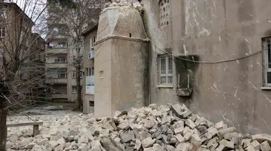 Diyarbakır’da Zelzelede 21 Cami ve 30’a Yakın Minarenin Bir Kısmı Yıkıldı, Kalanların Yıkım Çalışmaları Devam Ediyor