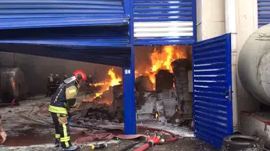 Düzmece İçki İmalathanesi Olarak Kullanılan Depo Alev Alev Yandı