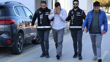 Düzmece Polis, Kendisini Durduran Polislere “Hayırdır Devrem” Diyerek Yakalandı