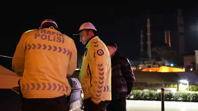 Edirne’de Alkolü Şoförlere Ceza Yağdı, Cam Sinemalarını İse Elleriyle Söktüler