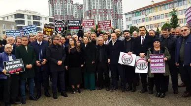 Eğitimciler, Okul Çıkışı Darp Edilen Müdür İçin Toplandı