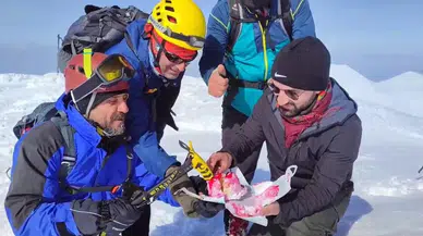 Elazığ’ın Tepesinde Doğum Günü Kutladılar