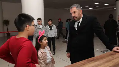 Ertuğrul Lider Her An Gençlerle Fikir Alışverişinde