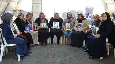 Evlat Nöbetindeki Anneler Bin 629 Gündür Çocuklarının Yolunu Gözlüyor