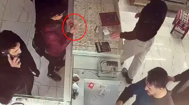 Gittiği Kuyumcuda Cebindeki Geçersiz Bilezikle Yepyenisi Değiştirdi