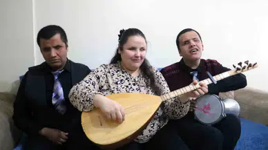 Gözleri Görmeyen 3 Kardeşin Sevinci İnsanlara Umut Oluyor