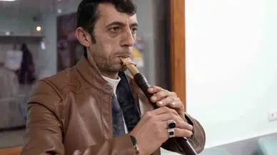 Gümüşhane’nin Eğlenceli Dolmuş Sürücüsü Çaldığı Mey ile Afrikalı Öğrencilere Türkü Ziyafeti Çekti