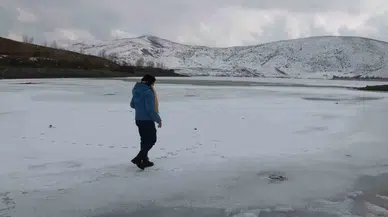 Hava Sıcaklığının Düştüğü Kentte Gölet Buz Tuttu