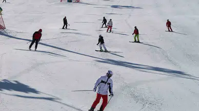 Hesarek Kayak Merkezi’ni 3 Hafta İçinde 25 Bin Kişi Ziyaret Etti