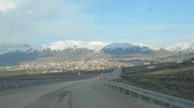 Heyelan Sonucu Kara Yoluna İnen Toprak Yığını Kaldırıldı