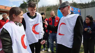 Hudut Sınırında Torunlarına Kavuşan Dede, Gözyaşlarına Boğuldu