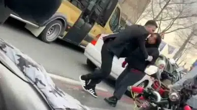 İstanbul’a Trafikte “Sinyal Vermedin” Hengamesi Kamerada: “Senin Kemiklerini Kırar Eline Veririm”