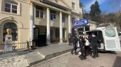 İstanbul’da Kıyıda Oturan Gence Silahlı Atak Kamerada: “Abi Mi Oldunuz” Deyip Kurşun Yağdırdı