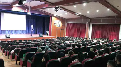 İzmir’de “Kur’an-In Mucizeleri” Konferanslarına Öğrencilerden Ağır İlgi