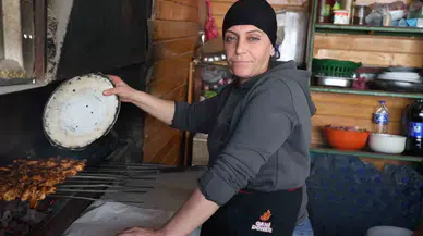 Kanserle Uğraş Eden Depremzede Bayan, Kebapçılık Yaparak Evlatlarına Umut Oluyor