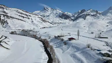 Karlı Kaplı Beytüşşebap’ta Menderesler Havadan Görüntülendi