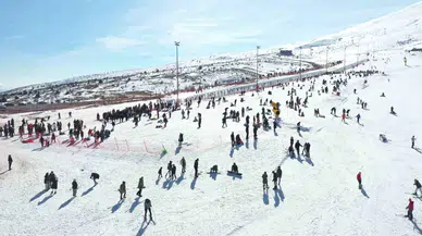 Kayakseverler Yıldızdağı’na Akın Etti, Gişe Önlerinde Uzun Kuyruklar Oluştu
