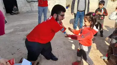 Kendi Manilerini Unutup Depremzedelerin Yardımına Koştu