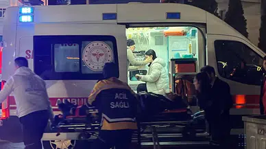 Kocaeli’de Bir Araç Trafik Işıklarında Bekleyen Otobüse ve Arabaya Çarptı: 7 Yaralı