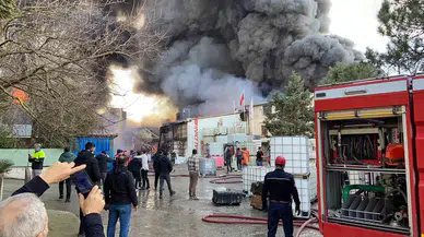 Kocaeli’de Fabrikada Çıkan Yangını Söndürme Çalışmaları Devam Ediyor