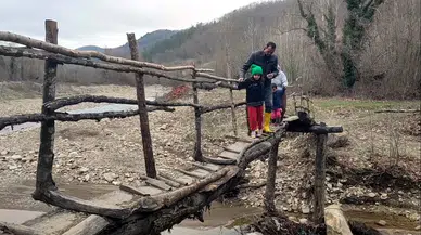 Konutlarına Ulaşmanın Tek Yolu Derme Çatma Köprü