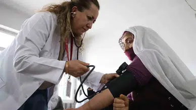 Köy Köy Gezerek Vatandaşlara Sıhhat Aşılıyorlar