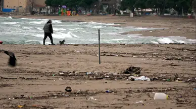 Kumsal Çöplüğe Döndü