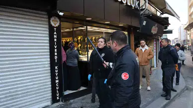 Kuyumcu Bayan Hırsızları İşyerine Kilitleyip Yakalattı