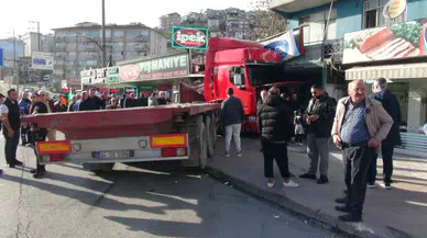 Makaslayan Tır Çay Ocağına Daldı: 4 Yaralı