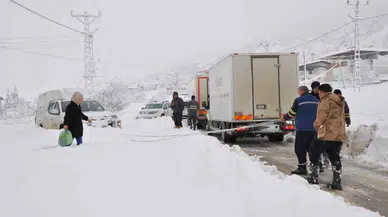 Mersin’de Kar Yağışı: Karaman Yolu Büyük Araçlara Kapatıldı