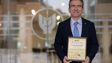 Milletlerarası Topluluktan “En Seçkin Profesör” Mükafatı