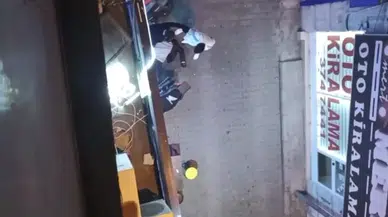 Motosiklet Devrilince Düştüler, Patlayan Tabancası Kuzenini Canından Etti