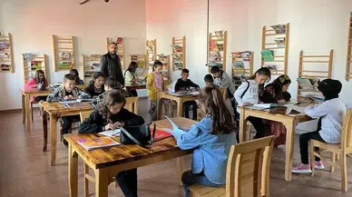 Muş’ta Öğrenciler Tarihi Yerleri Gezdi