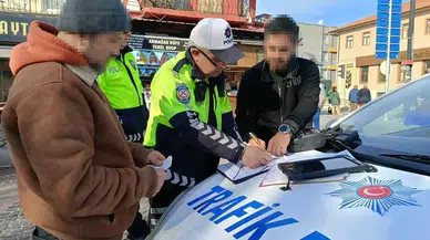 O Saatler Ortasında Caddeye Girenler Polis Gruplarına Takılıyor
