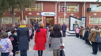 Okullar Açıldı, Polisler Okul Önlerinde Vazife Aldı