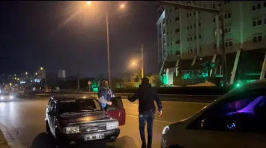 (Özel) Polisi Görünce Geri Vites Yapan Şoför Bu türlü Yakalandı...117 Promil Alkollü Çıktı