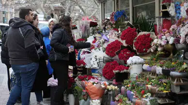 (Özel) Sevgililer Günü’nde Çiçek Almak İsteyen Aşıklar 1000 Lirayı Gözden Çıkaracak