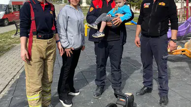 Parkta Cimnastik Aletlerine Sıkışan Çocuğu İtfaiye Kurtardı