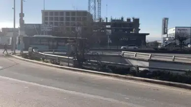 Polis Aracından Yola Atlayan Bayan Otobüsün Altında Kalarak Can Verdi
