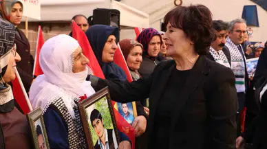 Sanatçı Hülya Koçyiğit Diyarbakır Annelerini Ziyaret Etti
