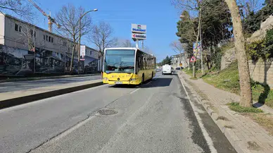Sarıyer’de Kazadan Kaçarken Aykırı Tarafa Giren İETT Otobüsü Hafif Ticari Araçla Baş Başa Çarpıştı