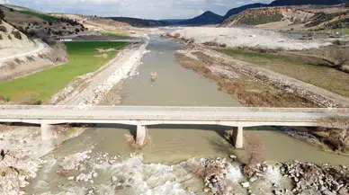 Sarsıntıda Birtakım Noktaları Ziyan Gören Köprü Yıkılma Tehlikesi ile Karşı Karşıya