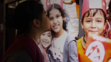 Sarsıntıda Ölen Arkadaşının Fotoğrafını Öpen Öğrenci Yürekleri Dağladı