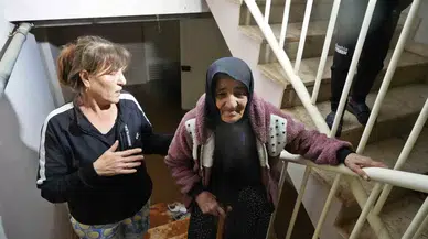 Sarsıntıda Yıkılan Konuttan Sağ Çıktı, Antalya’da Kaldığı Konut Sular Altında Kaldı