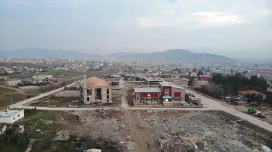 Sarsıntıda Yıkılan Mahallede Bir Tek Cami Ayakta Kaldı