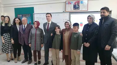 Sınıf Liderinin Seçim Vaadini, Belediye Lideri Gerçekleştirdi
