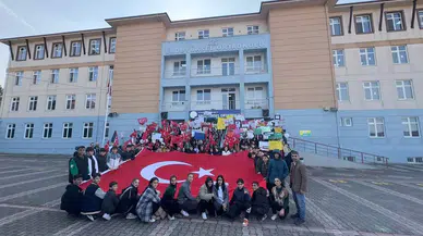 Sultanbeyli’de Ortaokul Öğrencileri Filistin İçin Yürüdü