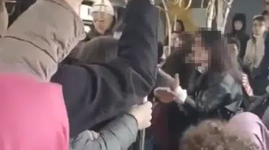 Sultanbeyli’de Otobüste 2 Bayanın Saç Baş Birbirine Girdiği Hengame Kamerada