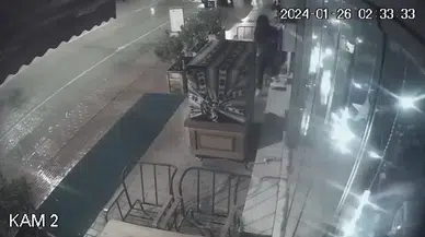 Tezgahtaki Tatlıları Çalan Hırsız Dükkan Sahibini Zahmetten Çıkarttı