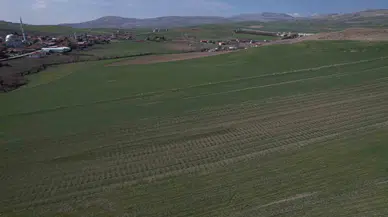 Toprağı Susuz Kalan Çiftçi Gözünü Nisan Yağmurlarına Dikti